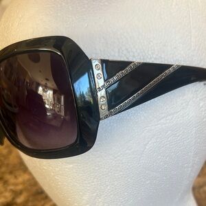Elegant Black Sunglasses